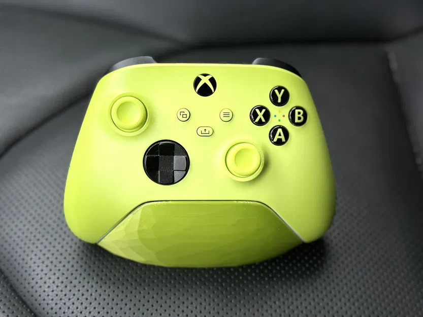 Low Poly Xbox Controller Stand - Image 1