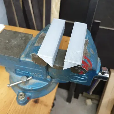 Chống Kẹp Máy (Vise Protection / Schraubstock Schutzbacken) Cho Vật Liệu Phẳng & Tròn