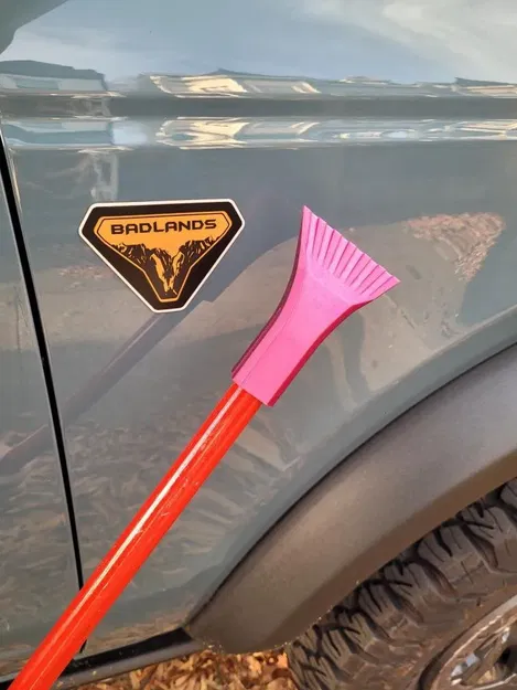 Broom handle Ice Scraper - Image 1