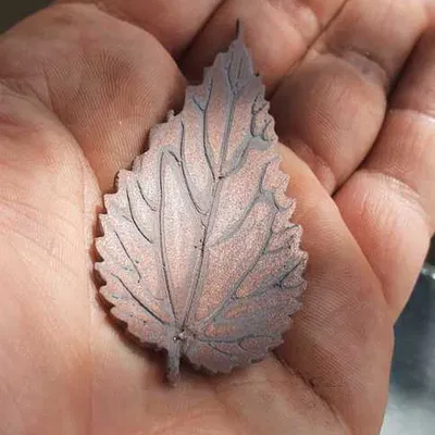 Mặt dây chuyền cây tầm ma / Brennesselanhänger