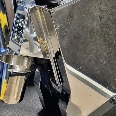 Chân đế ca đong cho máy xay Eureka Mignon nghiêng