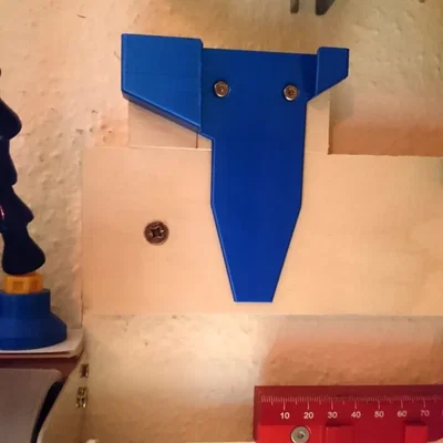 Kẹp giữ thước cặp, kiểu thanh treo tường/bắt vít