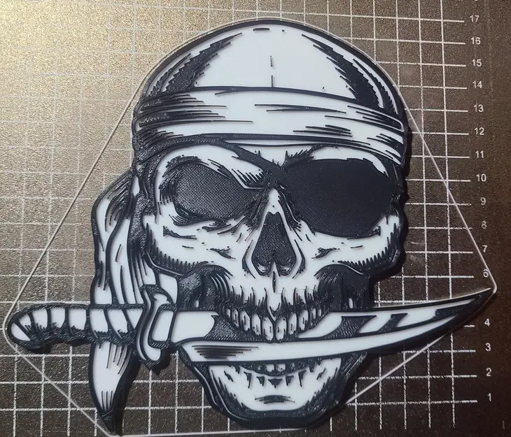 Đầu Lâu Cướp Biển Ngậm Dao - Image 1