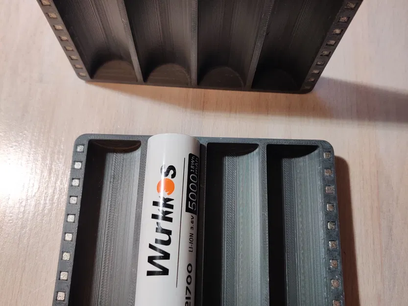 Hộp 21700 Từ Tính 4 Ngăn - Image 2