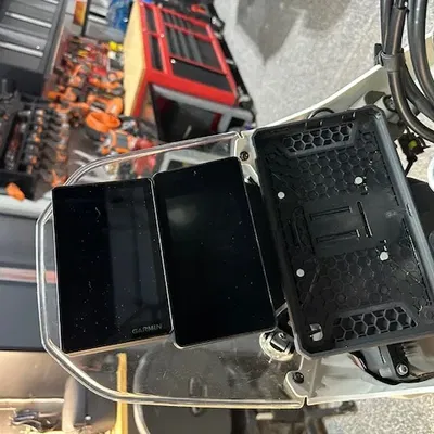 Giá đỡ GPS/Máy tính bảng/CarPlay C7/GoPro Kove 450 Rally có lỗ gắn RAM trên và dưới