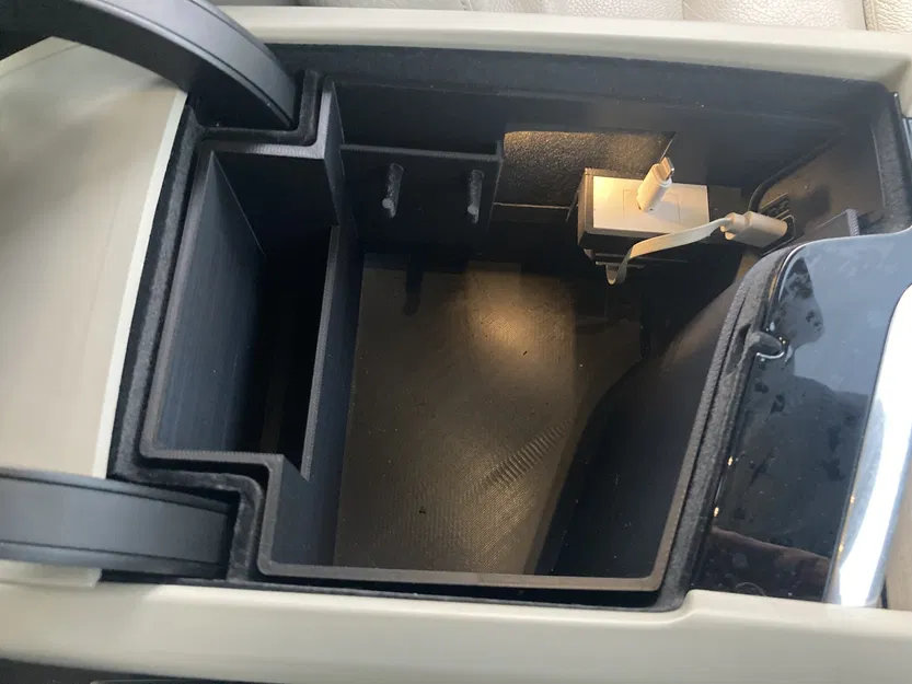 Volvo XC60 Console Organizer with slot for retractable USB cable - Image 3