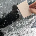 Icecard - Dụng Cụ Cào Băng Giá Xe Hơi Tiện Lợi - Thumbnail 3