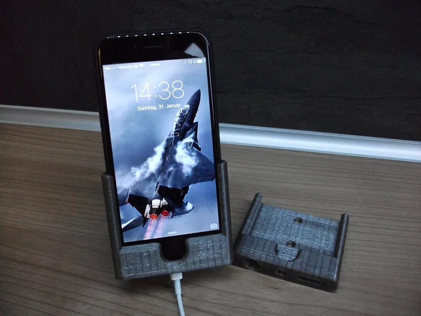 Giá đỡ ô tô cho iPhone 6 / 6S có hỗ trợ Lightning - Image 1