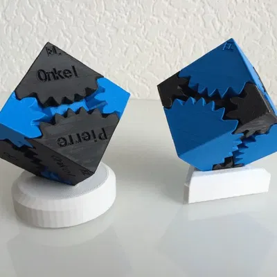 Chân đế trưng bày Cube Gears/Khối lập phương của Emmet