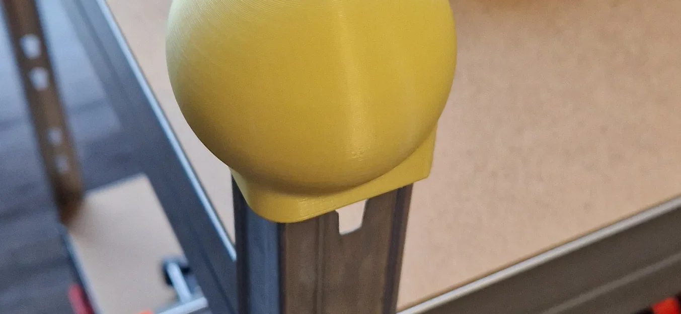 Cover cap for a heavy-duty shelf - Image 1