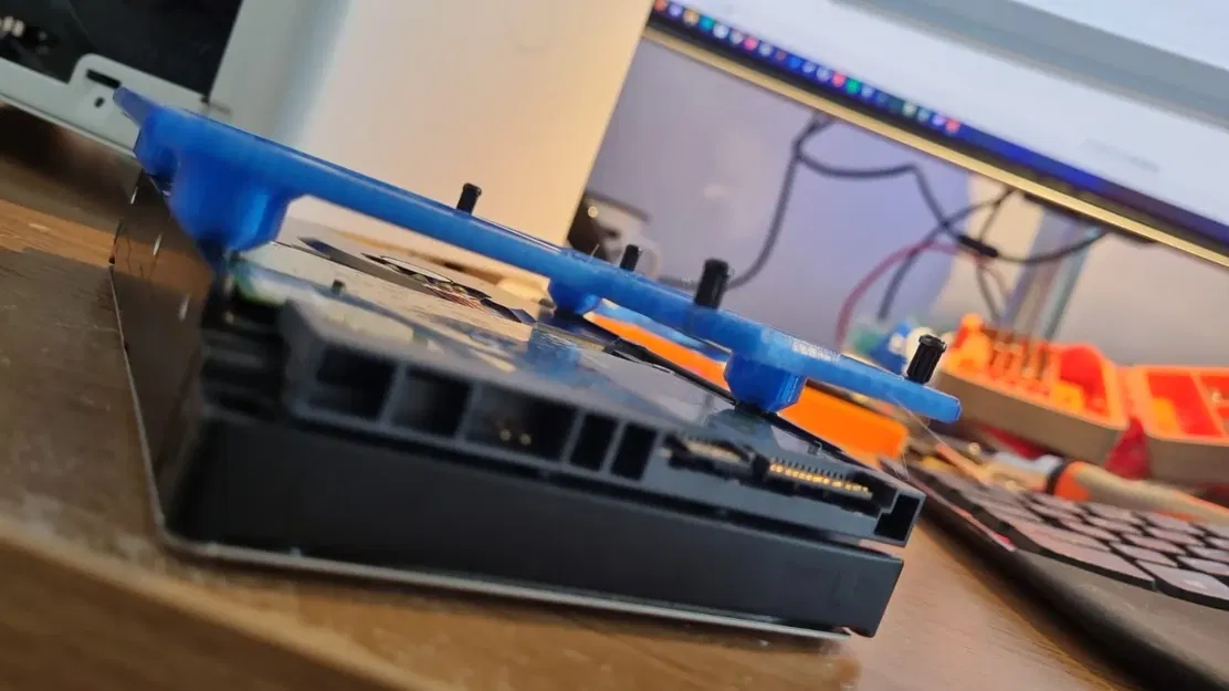 Đế Gắn Ổ Cứng HDD CoolerMaster MasterBox NR200 - Image 1