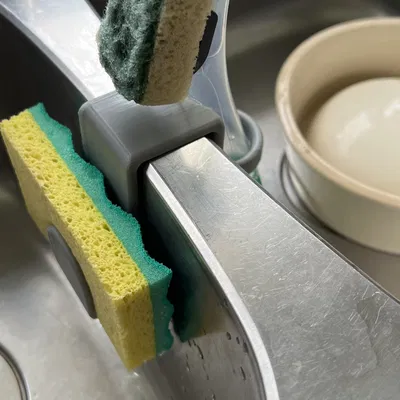 Kệ để miếng bọt biển và cây cọ rửa chén