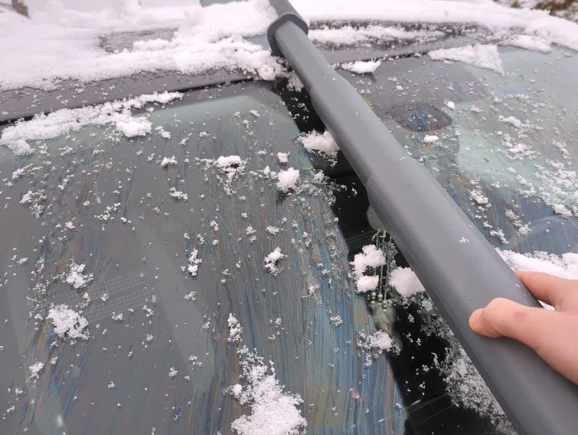 Dụng Cụ Cạo Băng & Xúc Tuyết Dạng Ống Lồng - Image 1