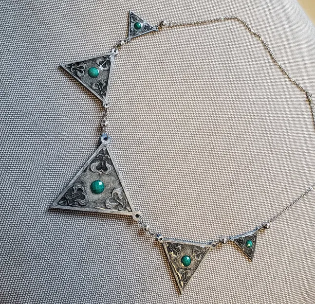 Bùa Hộ Mệnh Triss Merigold - The Witcher (Game Đầu Tiên) - Image 1