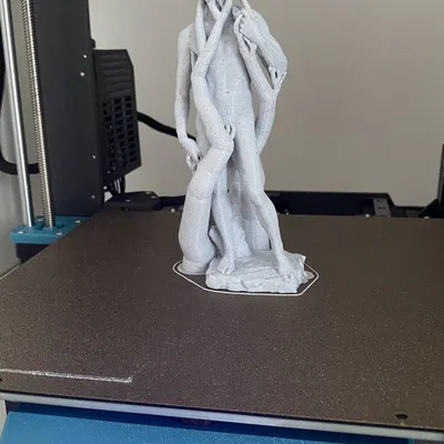 Michelangelo. Có chân đế hữu cơ.