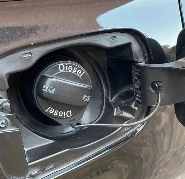 Dây Giữ Nắp Bình Xăng Audi A4 - Image 1