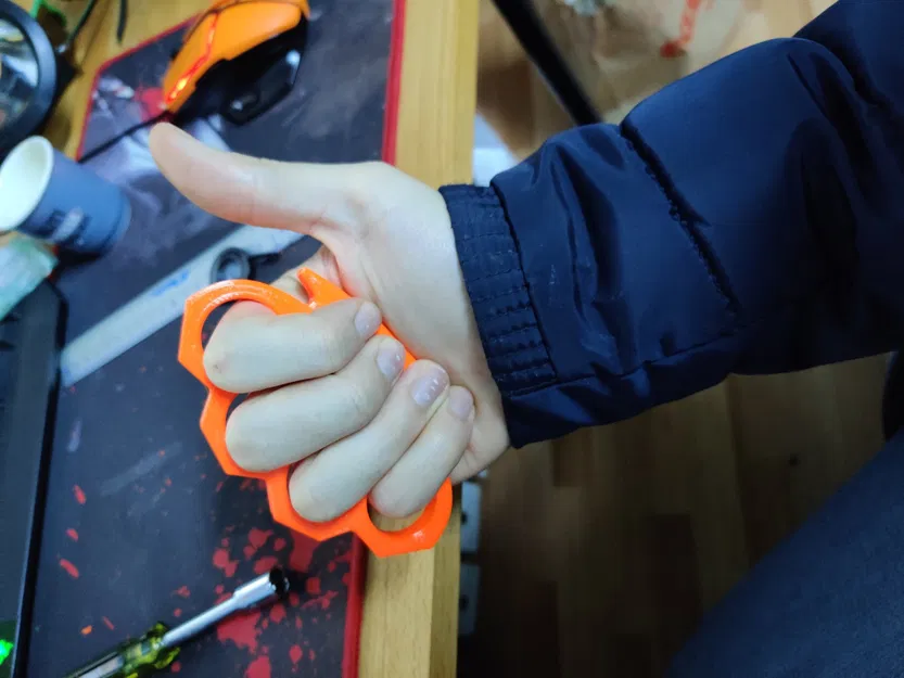 Bảo Vệ Tay (bằng nhựa) Kiểu Đồng - Image 1