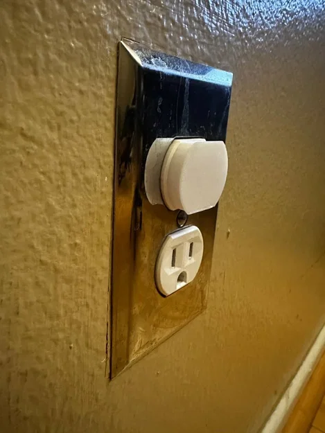 3 prong ac plug - Image 1