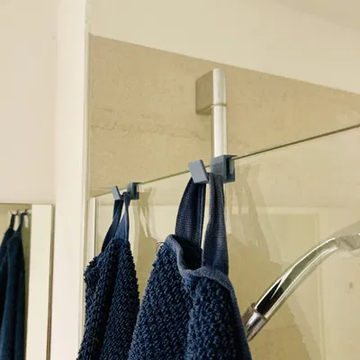 Móc treo phòng tắm nhỏ gọn, chắc chắn