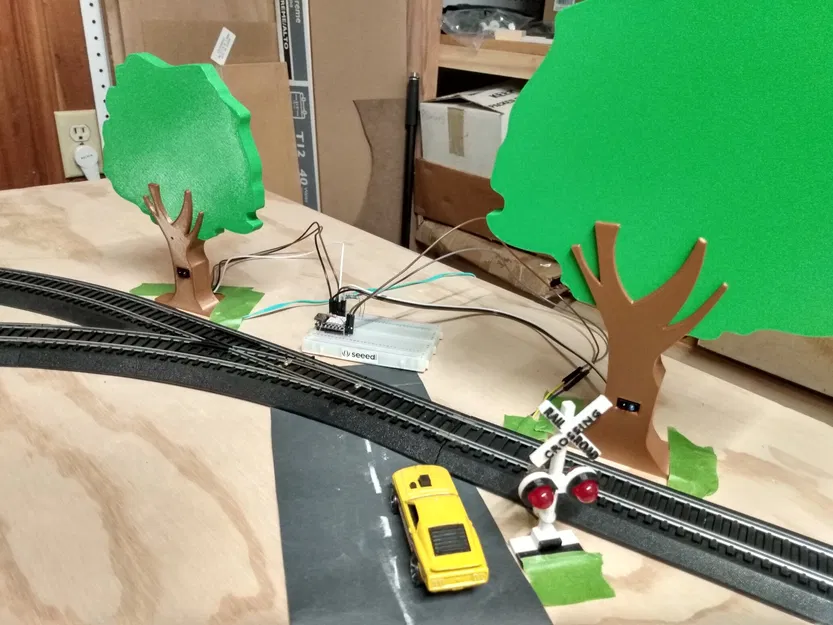 HO-Scale Tree With Train Sensor - Image 1