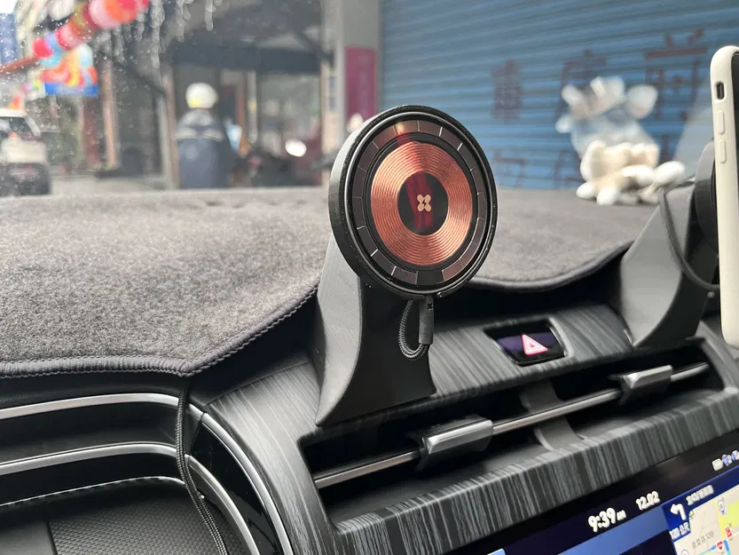 Đế Giữ Điện Thoại Trên Xe Hơi (Cho Sạc Nam Châm Không Dây) - Image 1