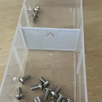 Vách ngăn hộp Raaco 150 có mũi tên