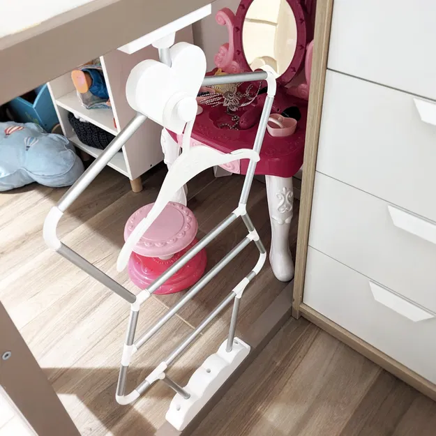 Giá Treo Đồ Hình Bé Gái Cho Giường Ikea Kura - Image 1