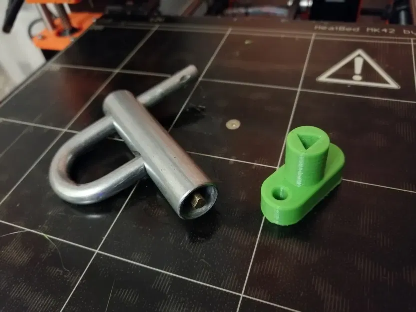 Chìa khóa cho ổ khóa có khóa tam giác - Image 1