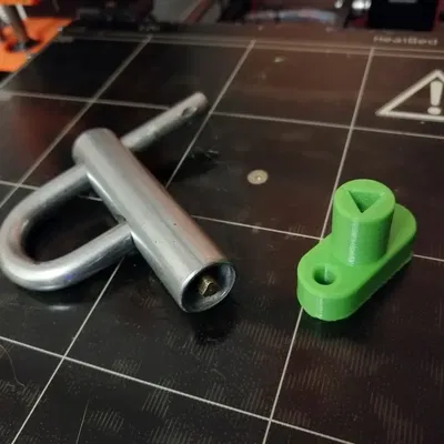 Chìa khóa cho ổ khóa có khóa tam giác