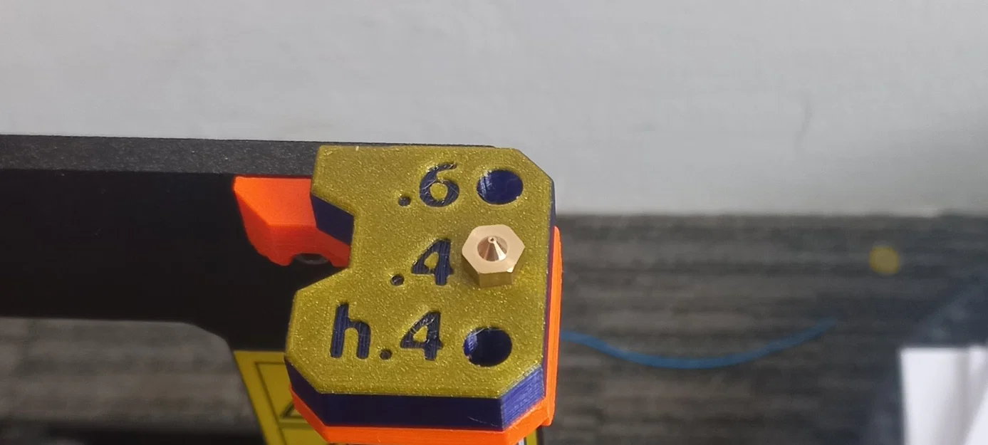 Đế Giữ Đầu Phun Phiên Bản Remix - Image 1