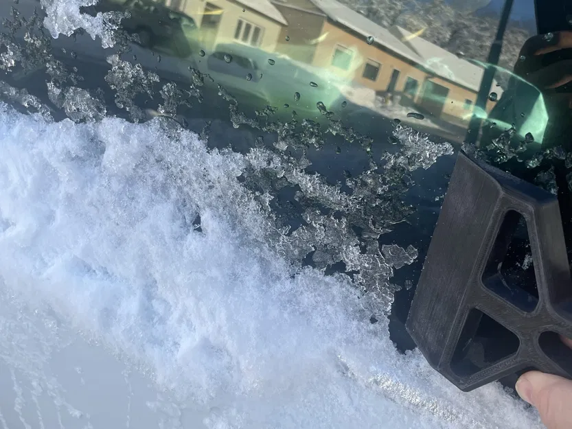 Dụng Cụ Cào Băng Tuyết Cho Xe Hơi - Image 1