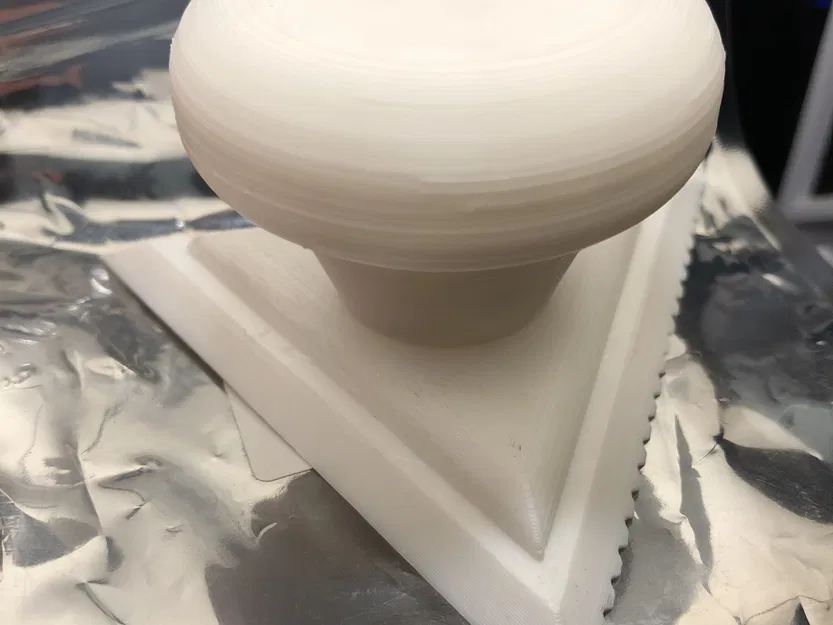 Dụng Cụ Cạo Băng Trên Kính Ô Tô - Image 1