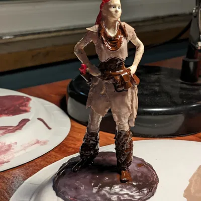 Mô hình Aloy đứng trên tảng đá