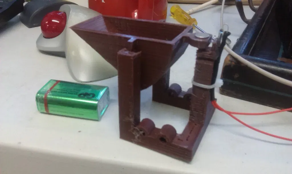 Gáo lật Tippy Bucket - Image 1