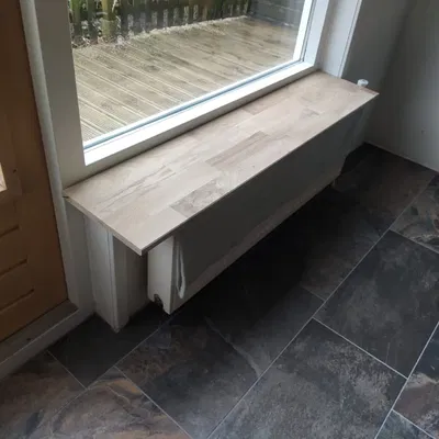 Radiator windowsill mount