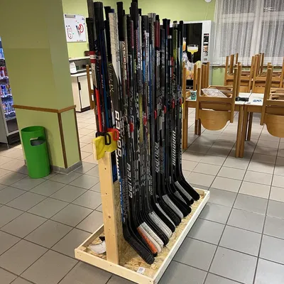 Giá đỡ gậy khúc côn cầu - Phiên bản đầy đủ và mỏng