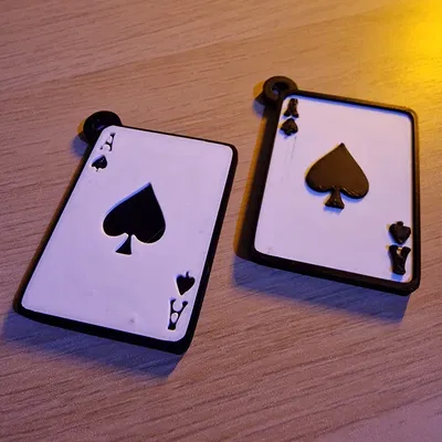 Móc Khóa Át Bích (Aces Keychains)