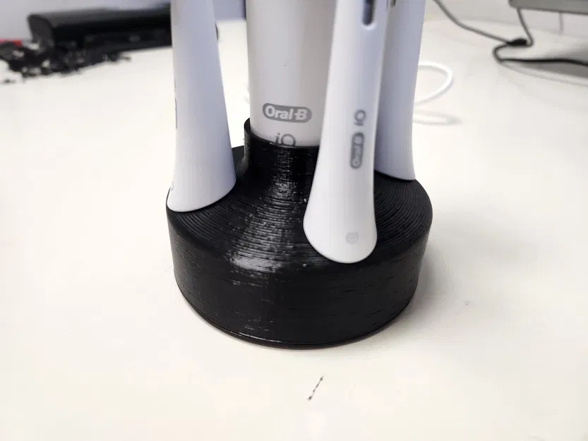 Đế đứng Oral-B iO có chỗ cắm 4 đầu bàn chải - Image 6