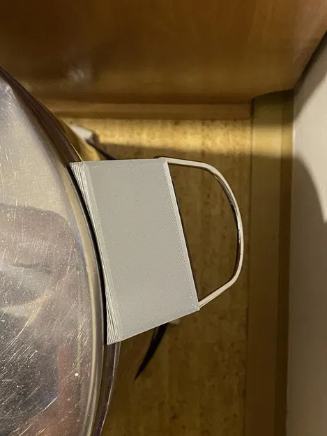 Trash bin spare opening mechanism - Image 1