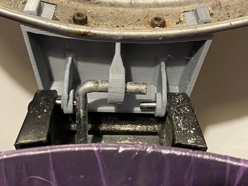 Trash bin spare opening mechanism - Image 2