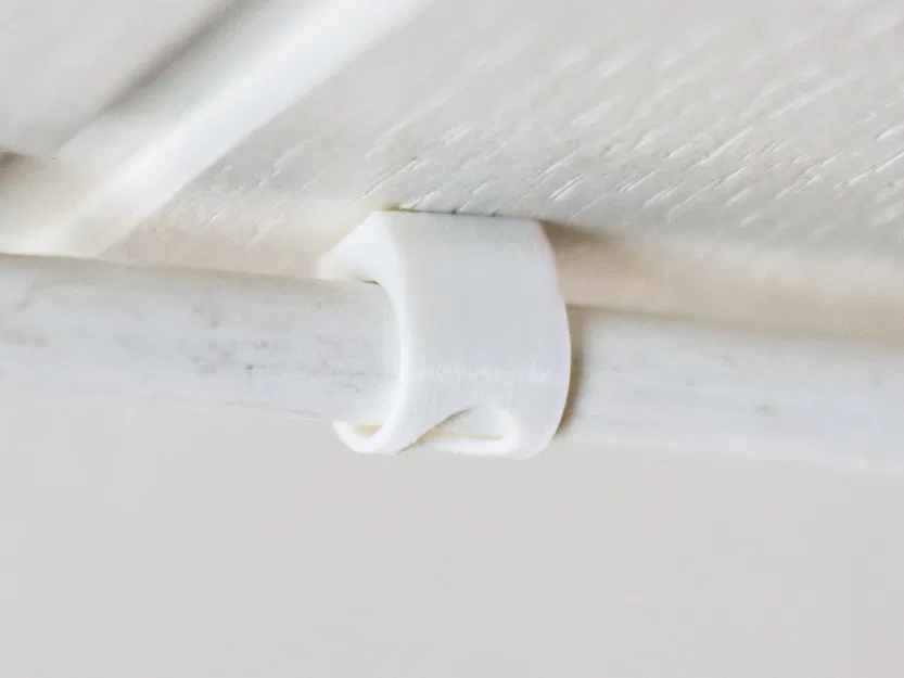 Giá Đỡ Cáp Đơn Giản, Chắc Chắn & Tối Giản - Image 1