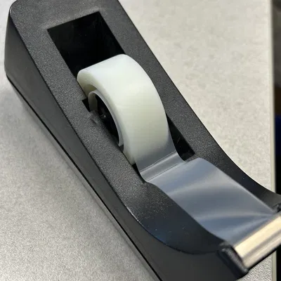 Adaptateur pour rouleaux adhésif.