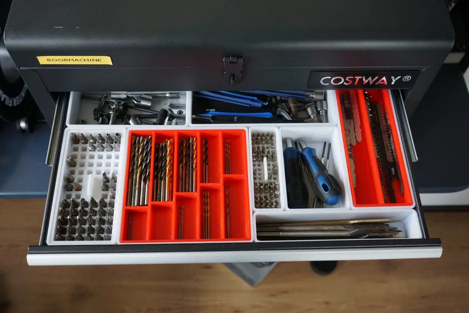 Tổ chức ngăn kéo với các khay đựng dụng cụ, mũi khoan, mũi khoét và cưa - Image 1