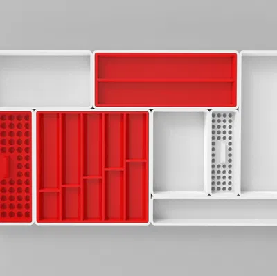 Tổ chức ngăn kéo với các khay đựng dụng cụ, mũi khoan, mũi khoét và cưa