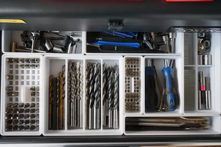 Tổ chức ngăn kéo với các khay đựng dụng cụ, mũi khoan, mũi khoét và cưa - Image 7