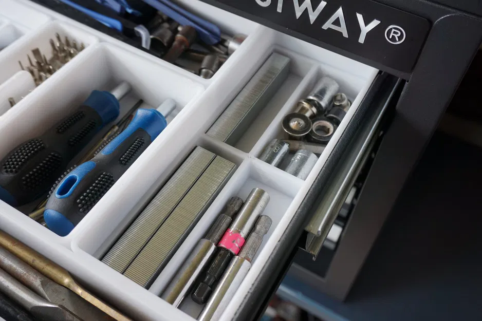 Tổ chức ngăn kéo với các khay đựng dụng cụ, mũi khoan, mũi khoét và cưa - Image 8