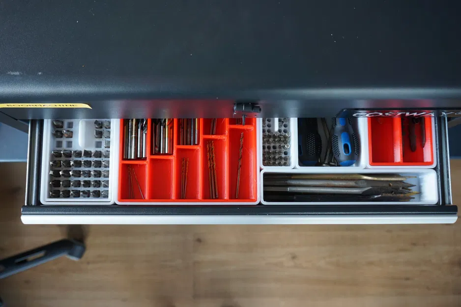 Tổ chức ngăn kéo với các khay đựng dụng cụ, mũi khoan, mũi khoét và cưa - Image 9
