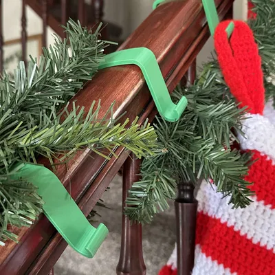 Móc Treo Vớ Gắn Tay Vịn Cầu Thang