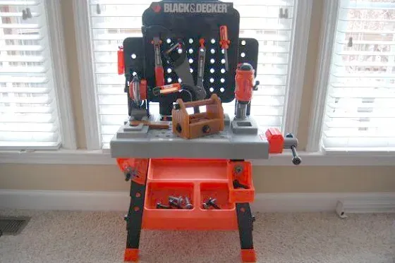 Chốt Chơi Cho Bàn Làm Việc Black and Decker Của Bé - Image 1