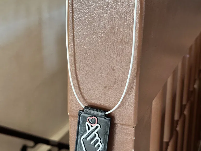 Mặt dây chuyền trái tim bằng ngón tay kiểu Kdrama - Image 1